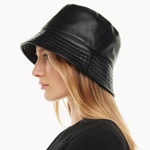 NWT - Babaton - Aritzia - Sandra Bucket Hat - Black - M/L